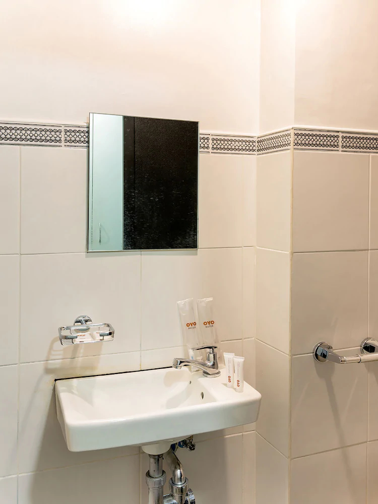 Mytown Amsterdam by OYO Rooms