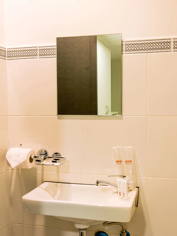 Mytown Amsterdam by OYO Rooms