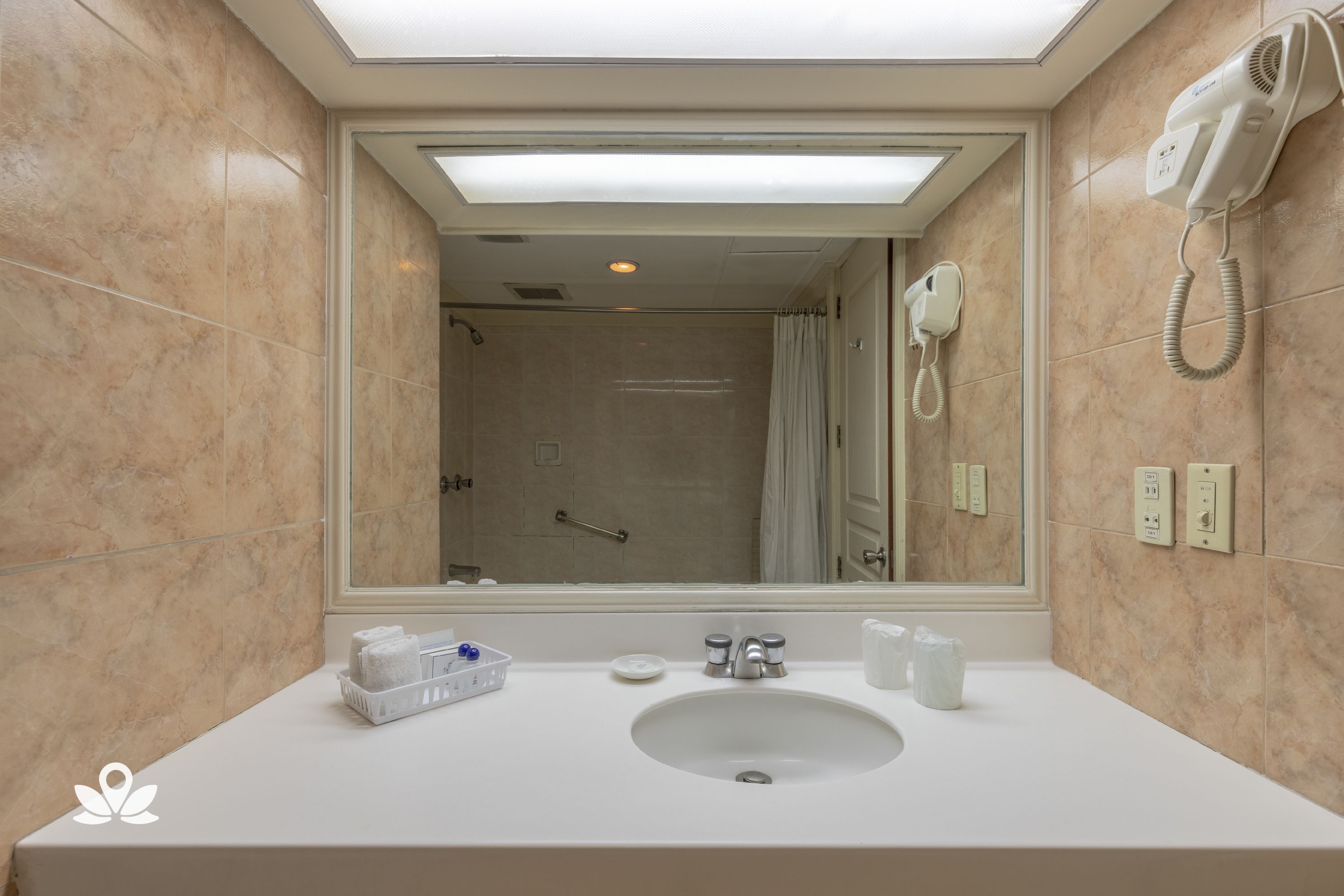 Tiara Oriental Hotel by ZEN Rooms