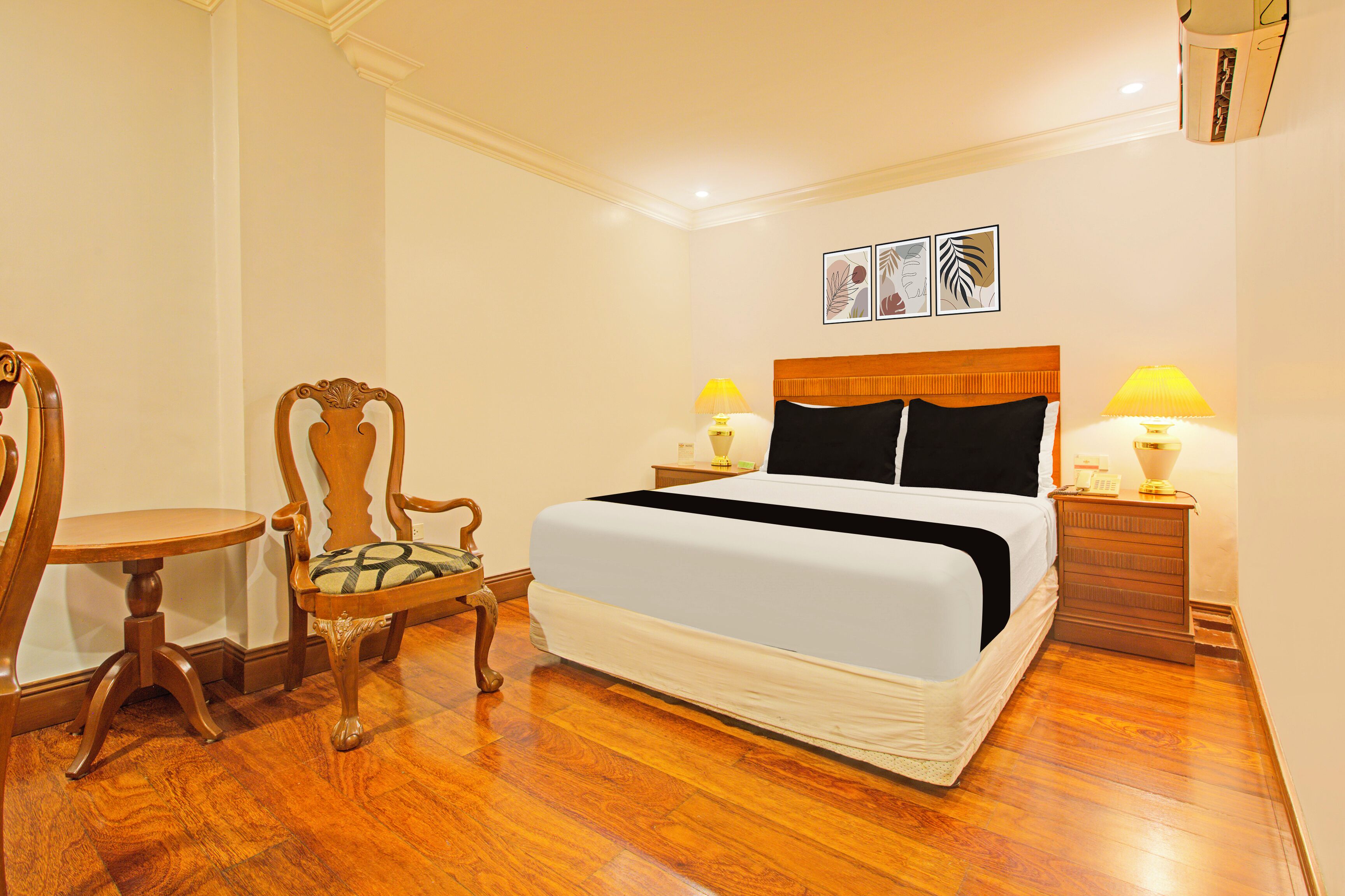 Townhouse Oak VIP Suites