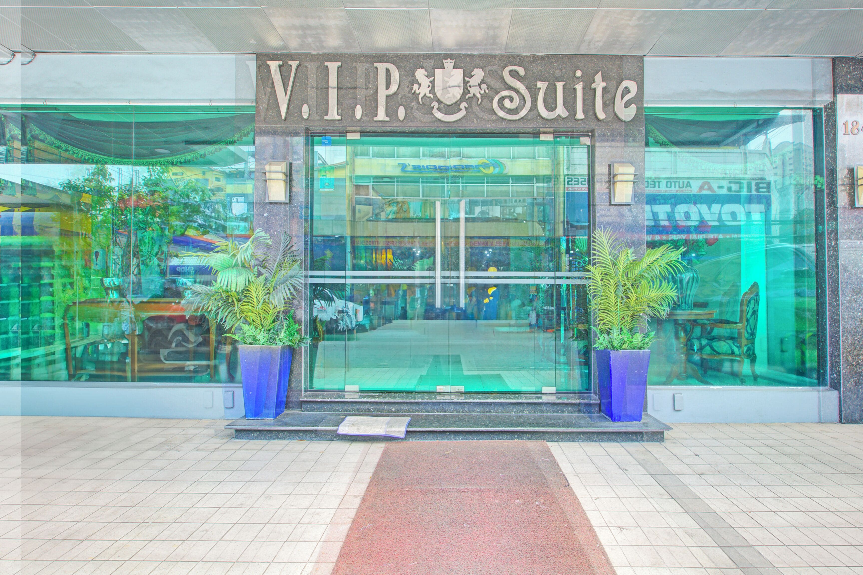 Townhouse Oak VIP Suites