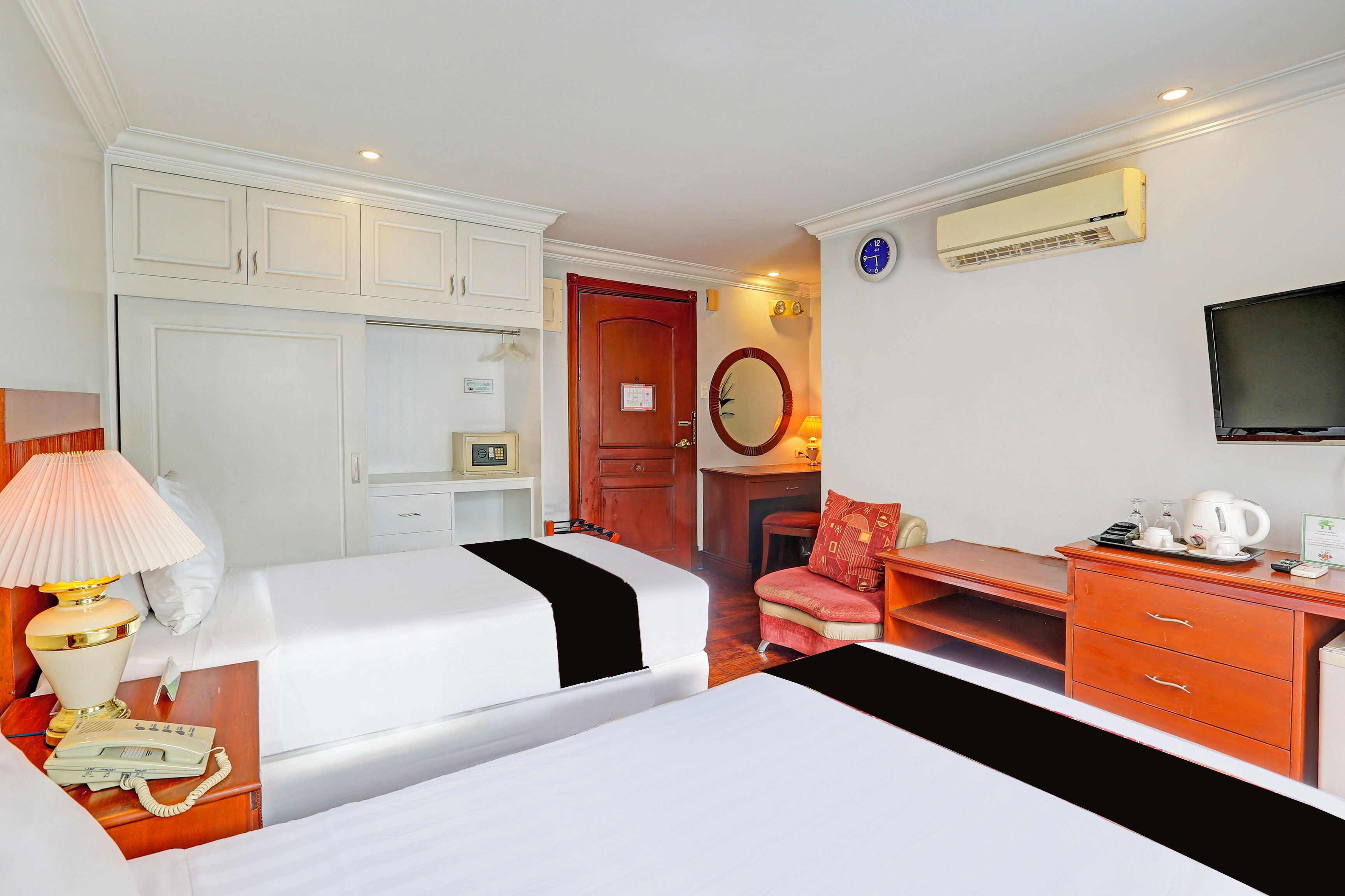 Townhouse Oak VIP Suites