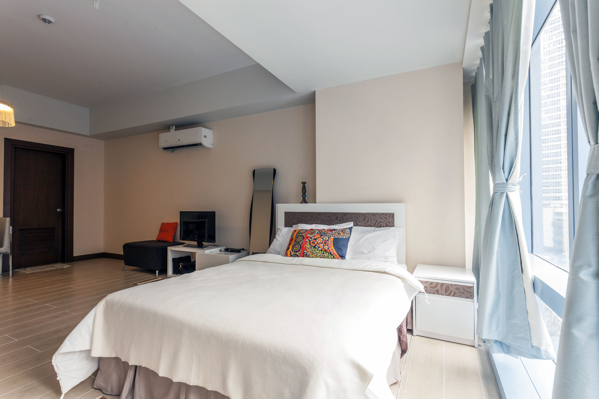 Two Central Condominium