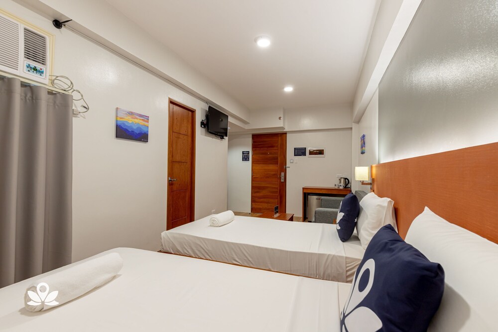 iHotel Uptown BGC