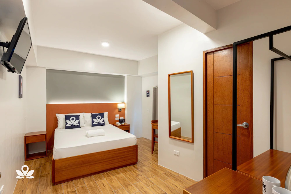 iHotel Uptown BGC