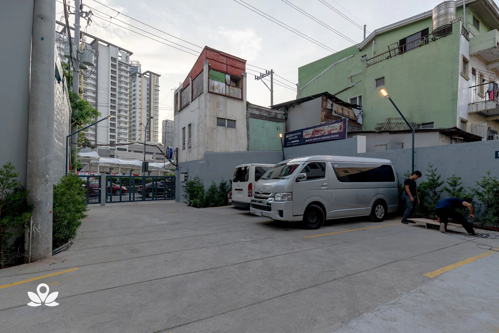 iHotel Uptown BGC