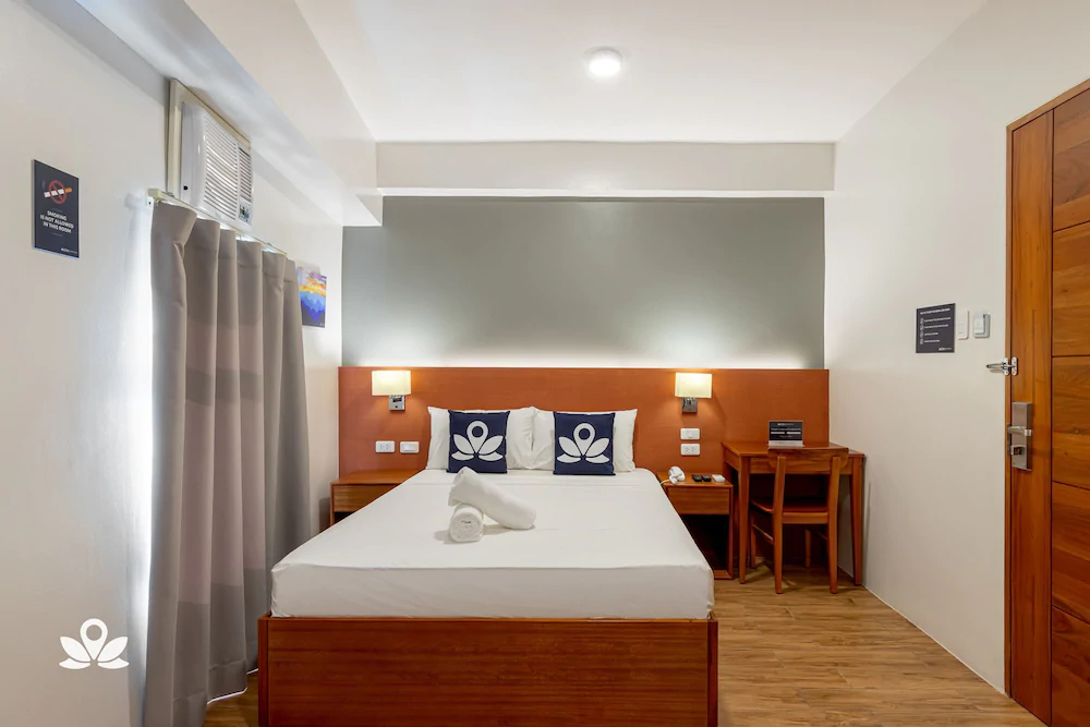 iHotel Uptown BGC