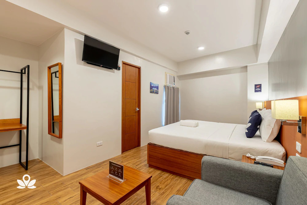 iHotel Uptown BGC