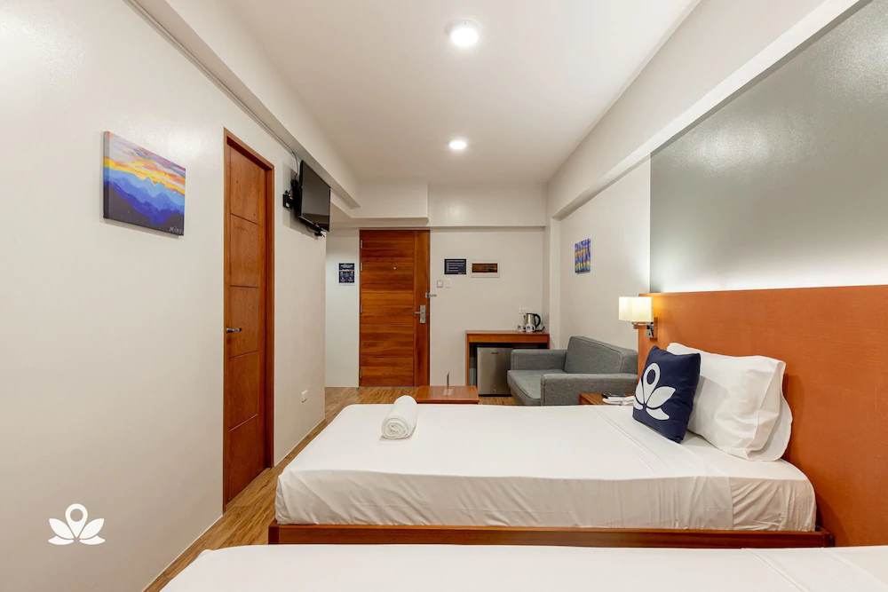 iHotel Uptown BGC