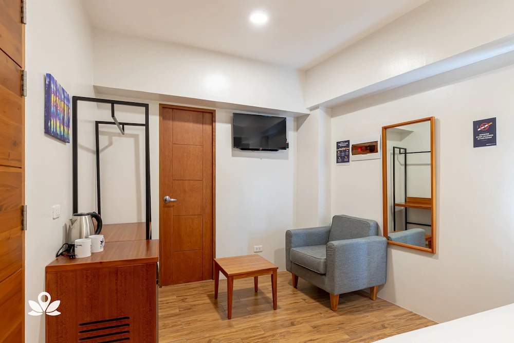 iHotel Uptown BGC