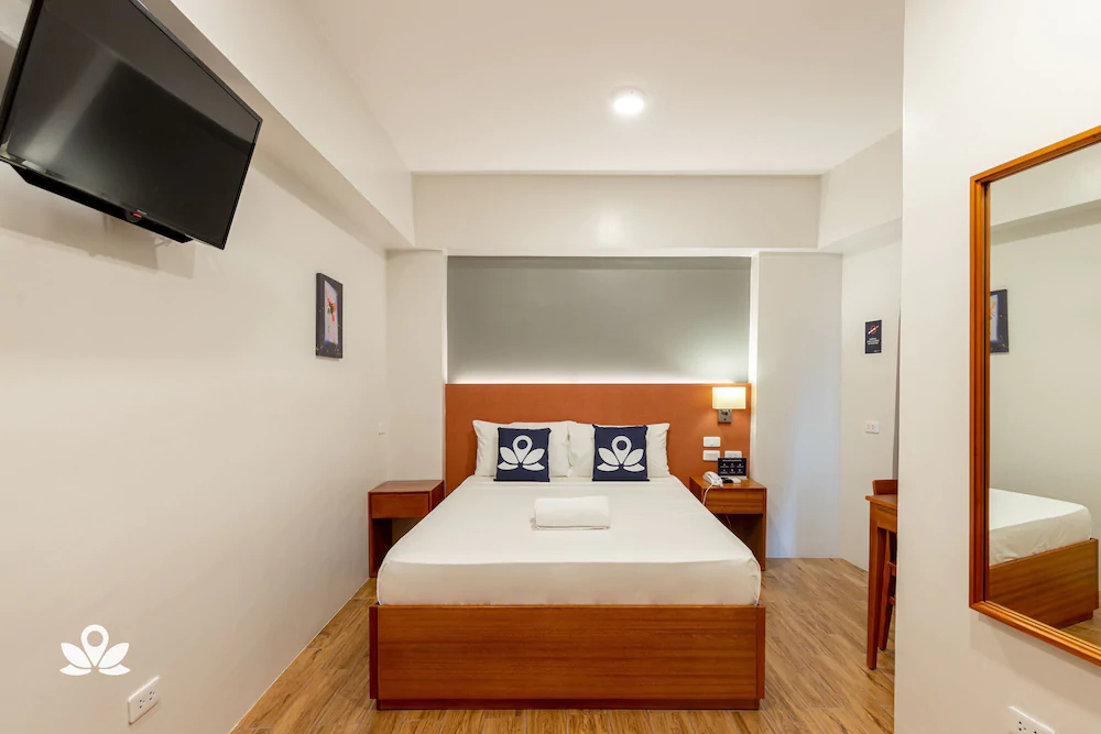 iHotel Uptown BGC