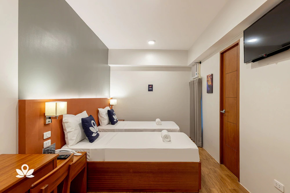 iHotel Uptown BGC