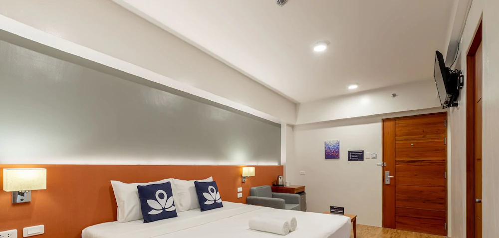 iHotel Uptown BGC