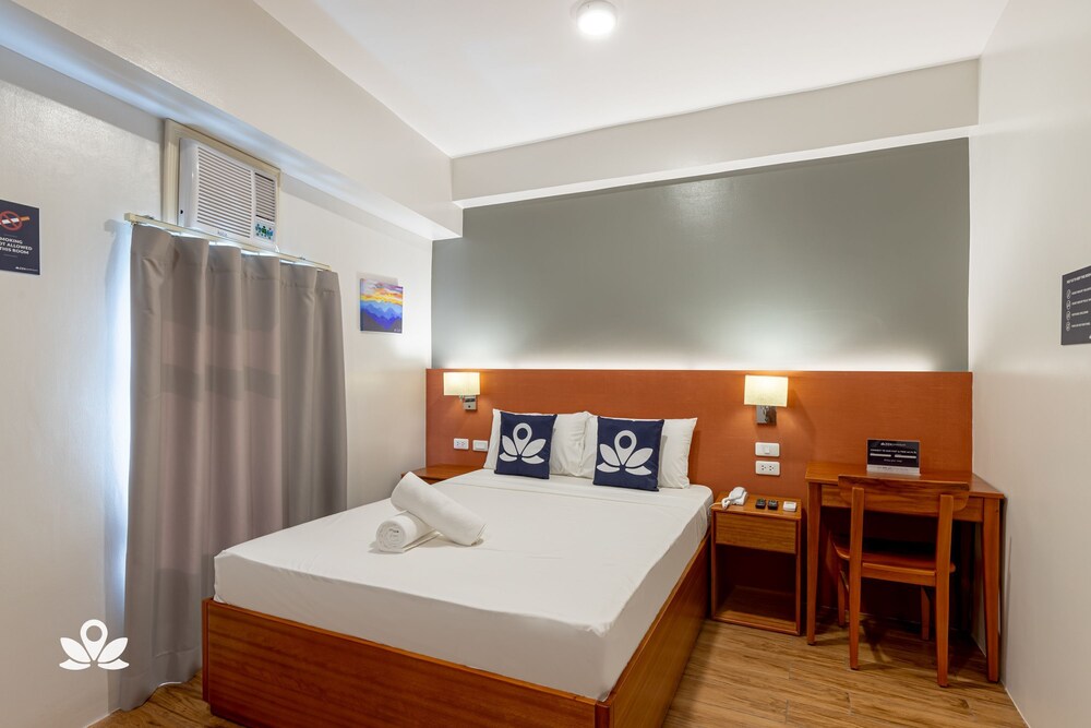 iHotel Uptown BGC