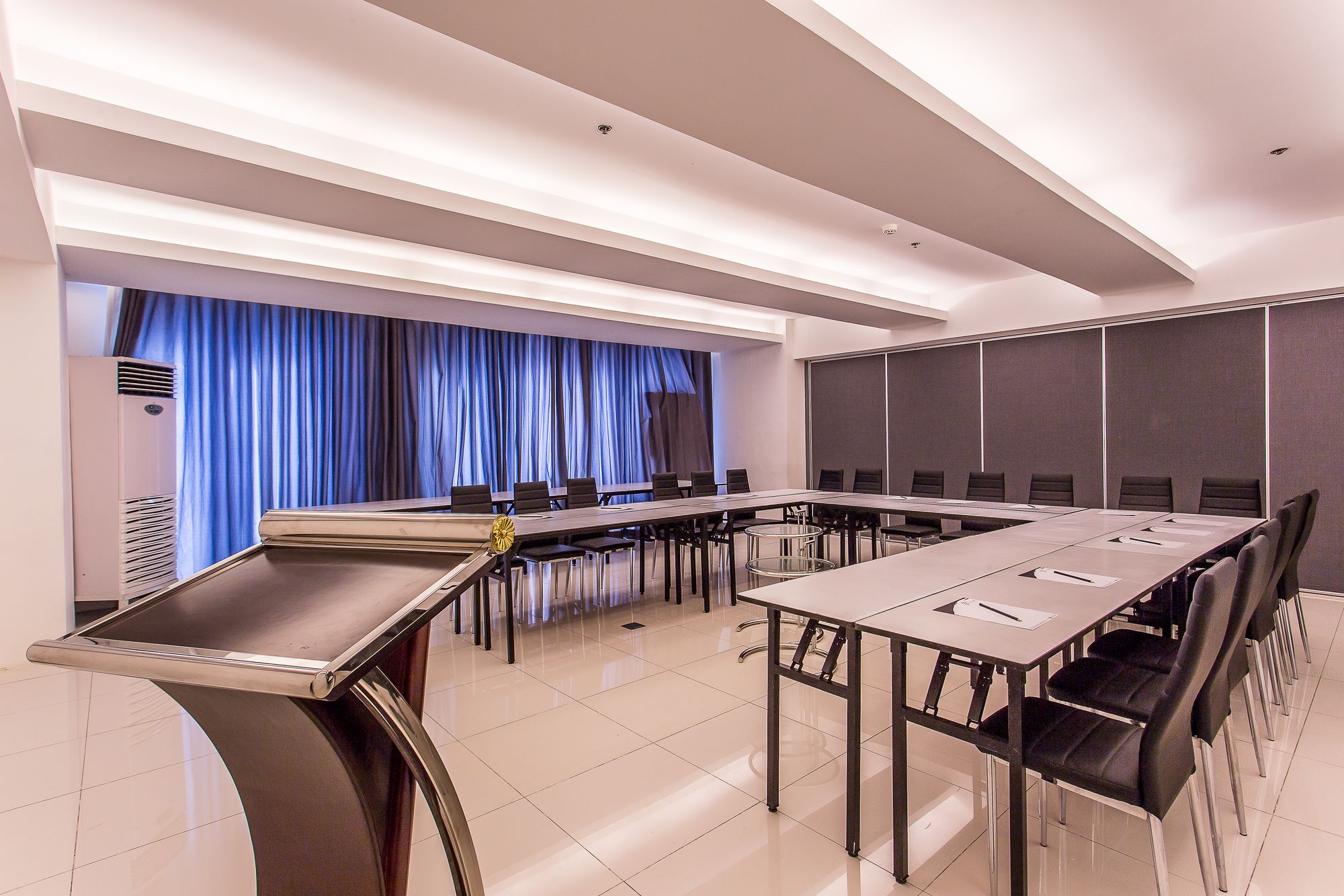 Y2 Residence Hotel