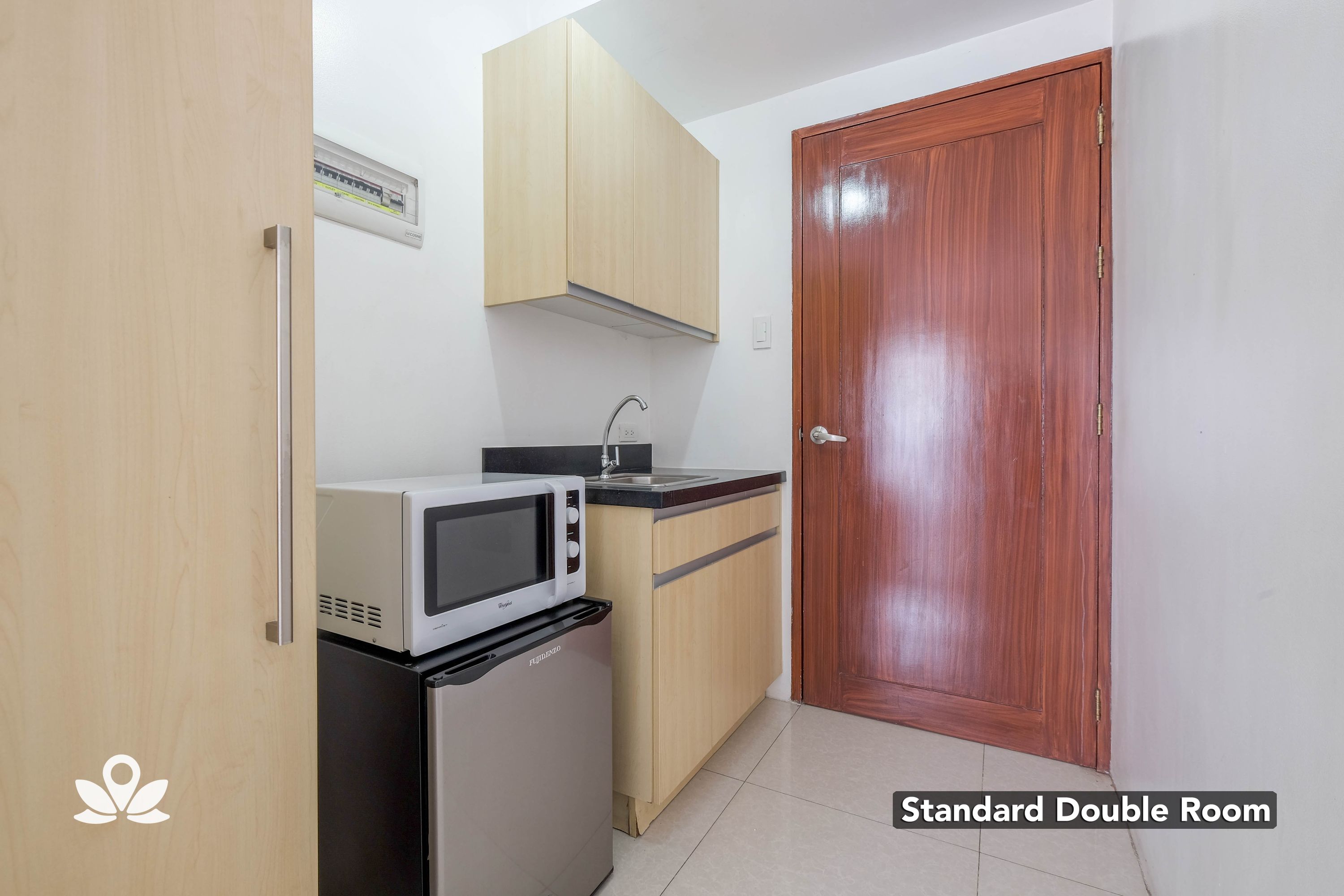 ZEN Rooms Basic Dian Street Makati