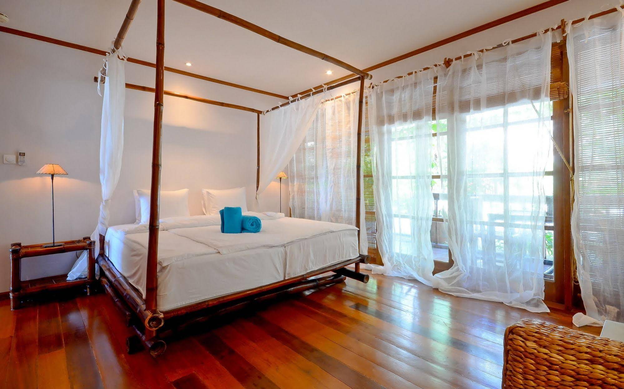 White Beach Villas