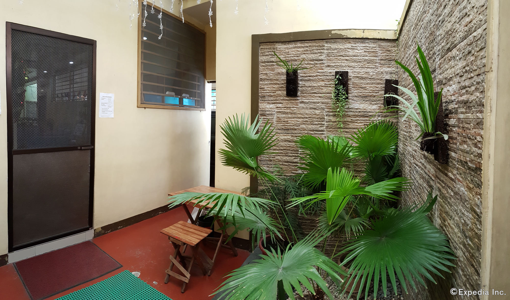 Crossroads Hostel