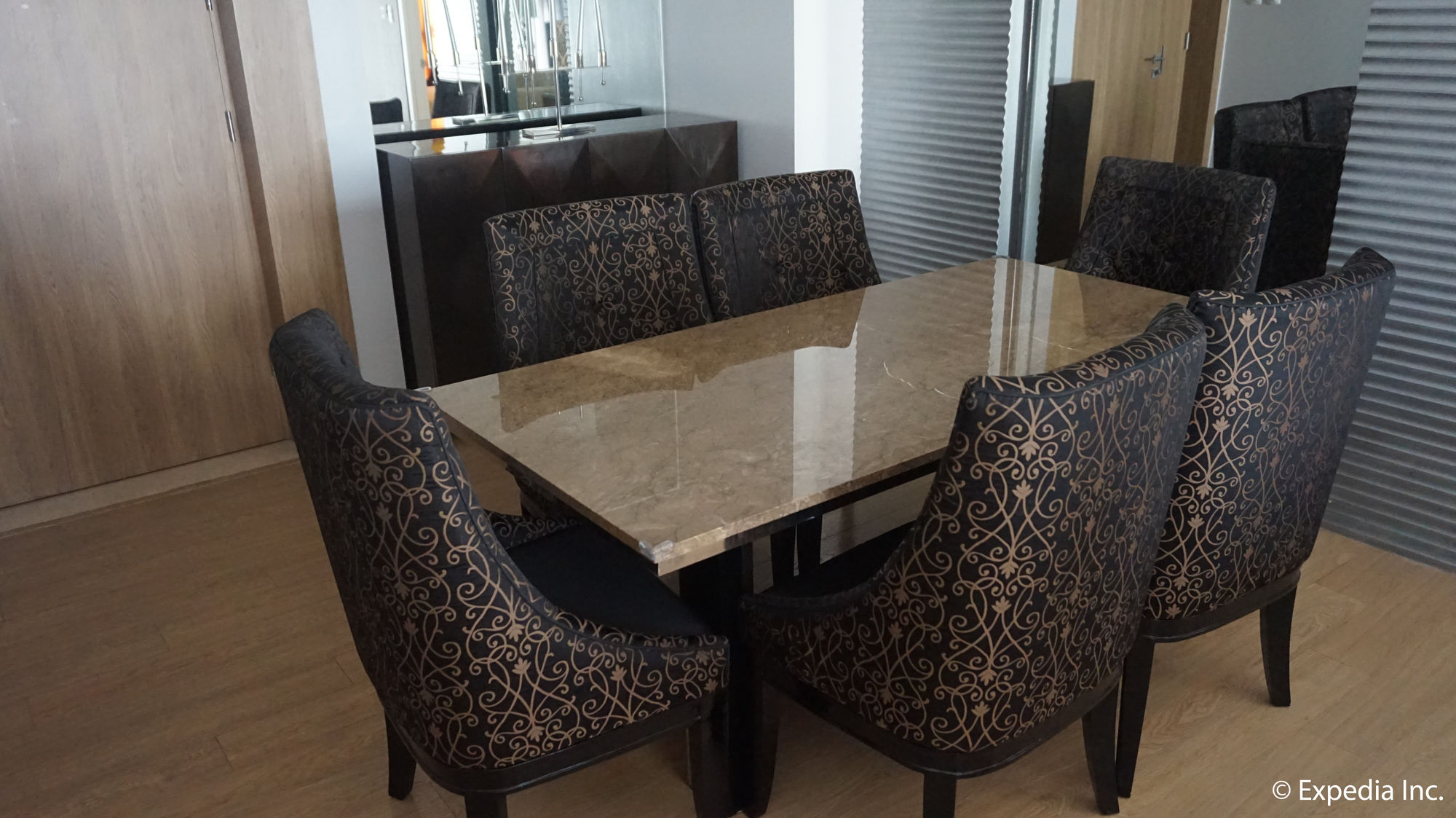 Shang Luxury Suites
