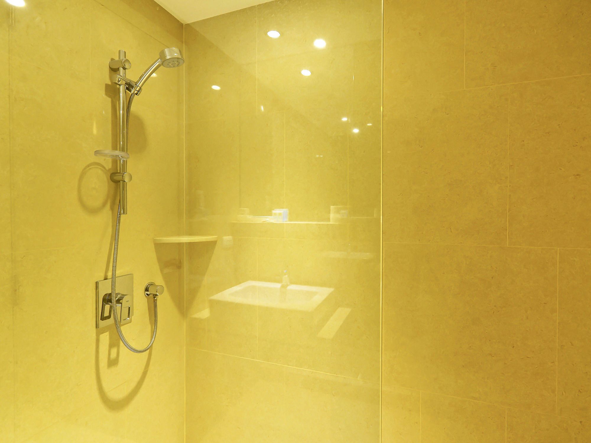 Shang Luxury Suites