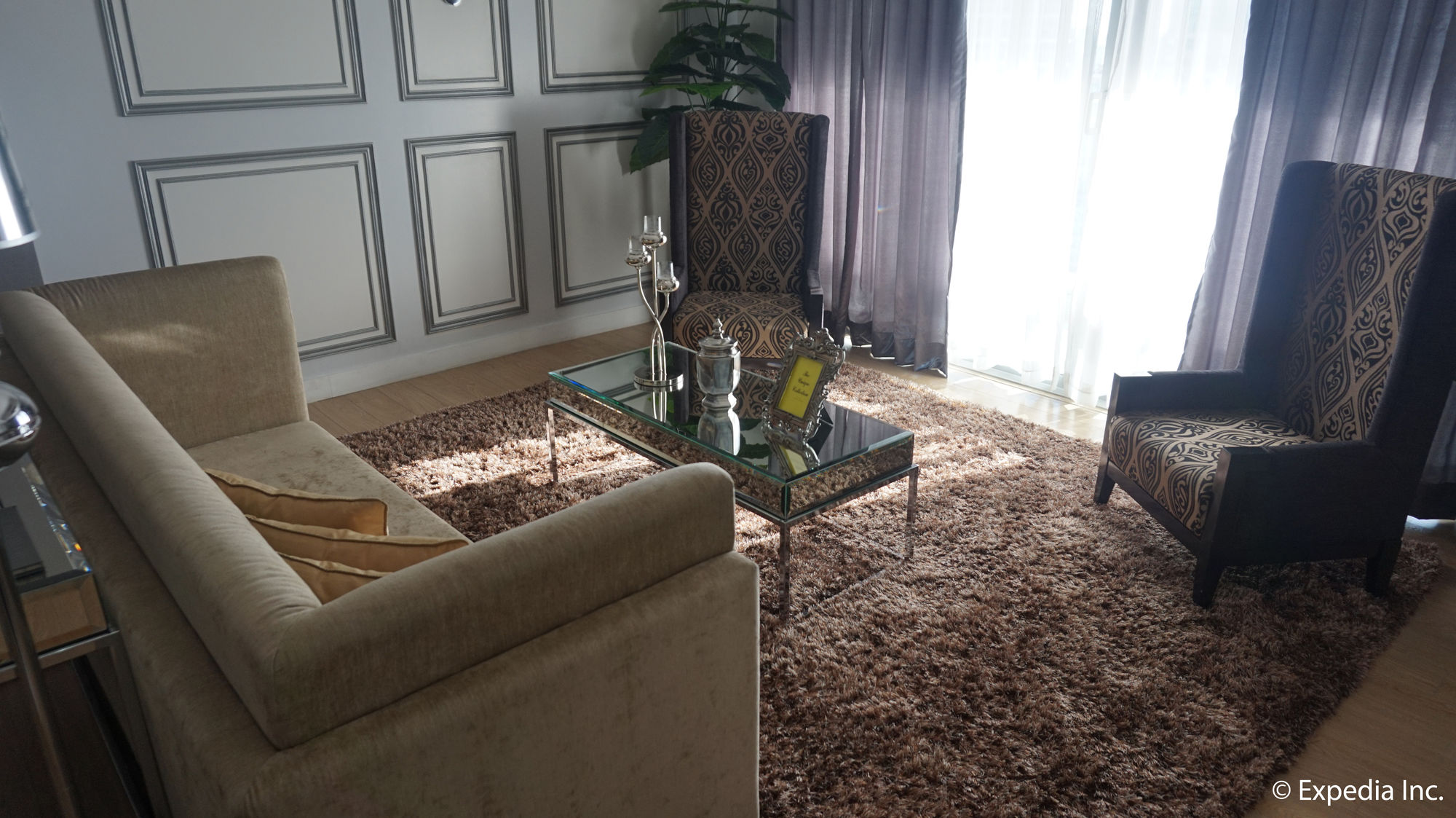 Shang Luxury Suites
