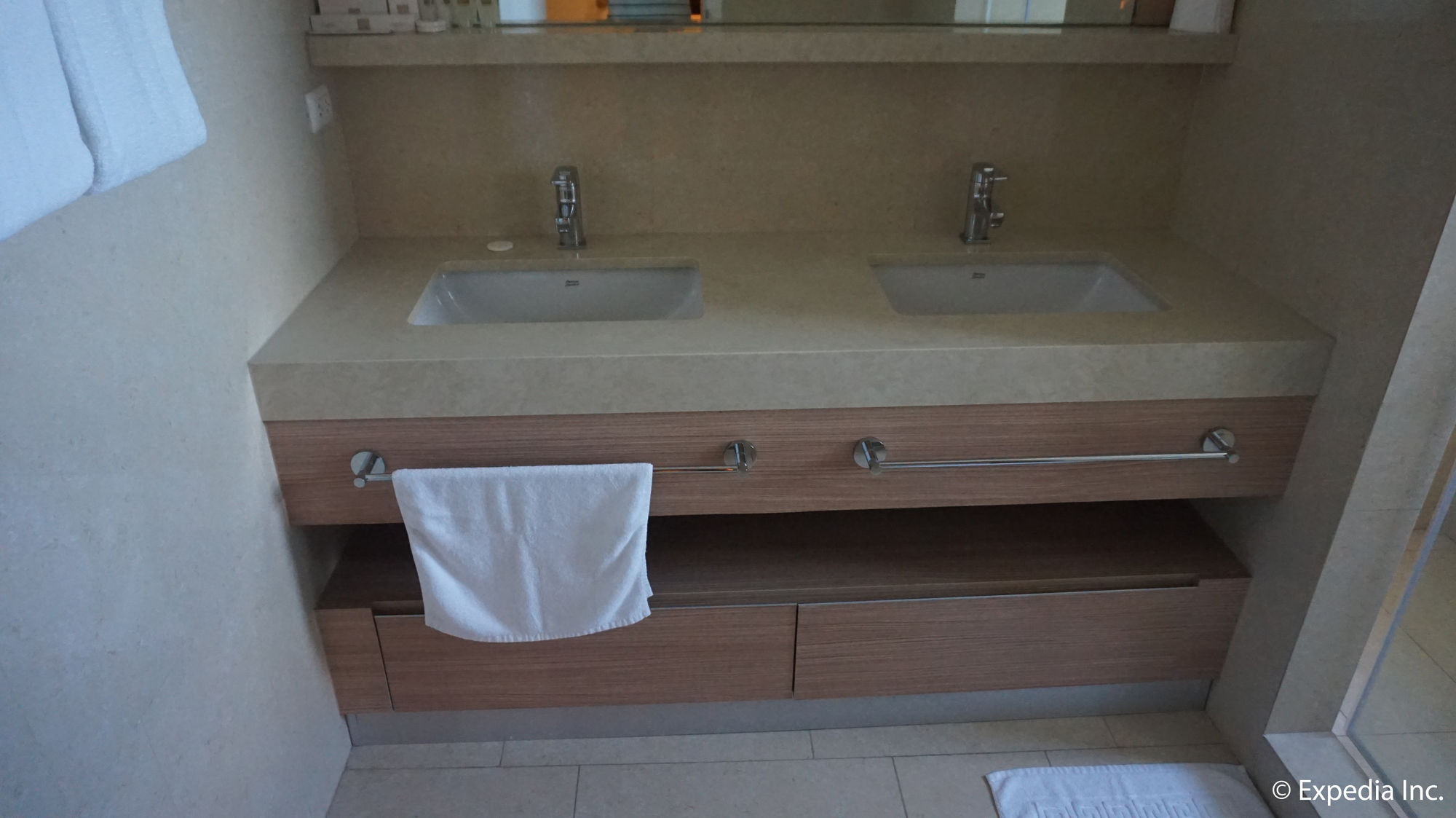 Shang Luxury Suites