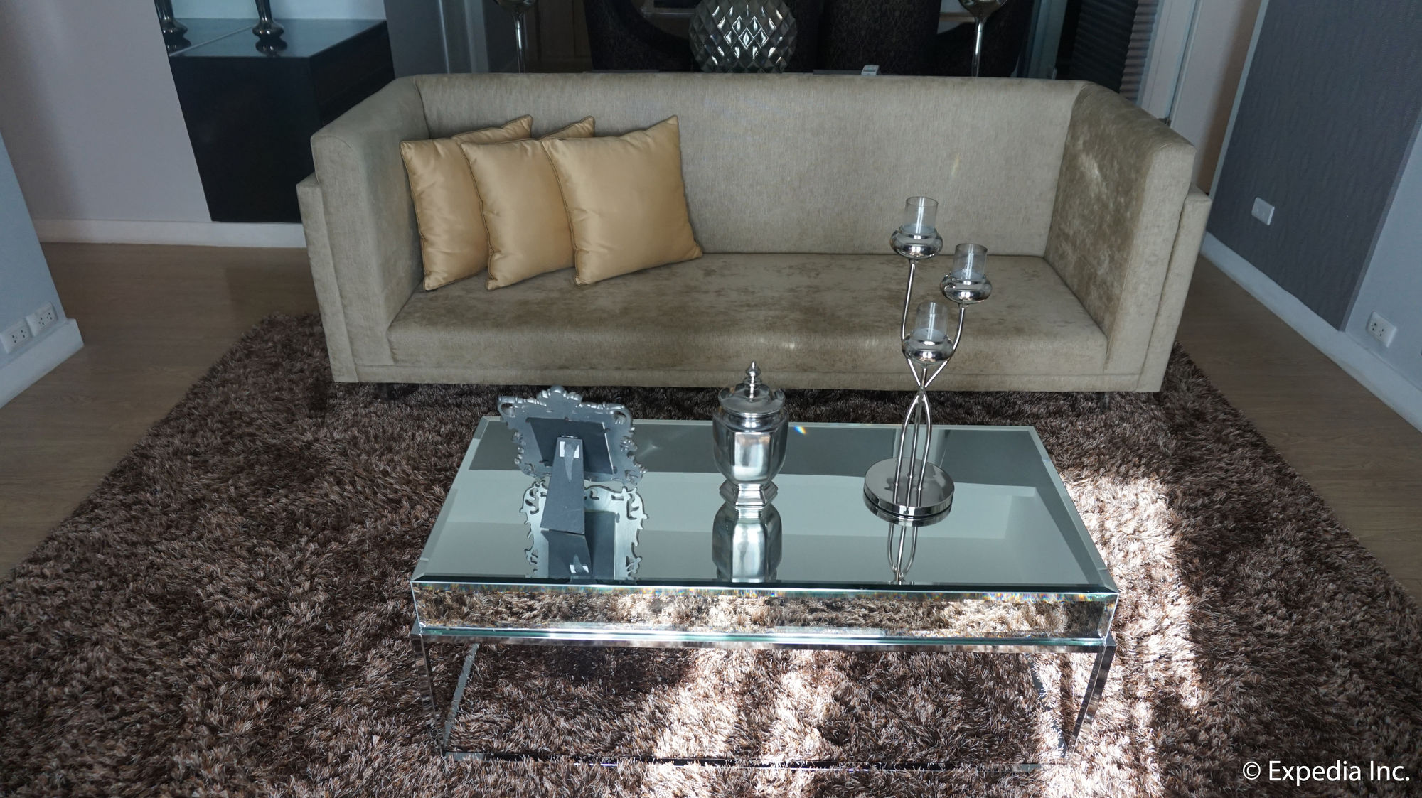Shang Luxury Suites