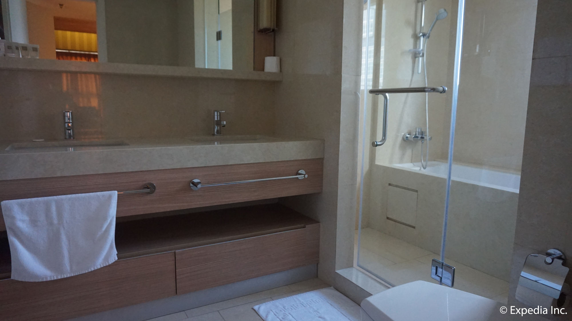 Shang Luxury Suites