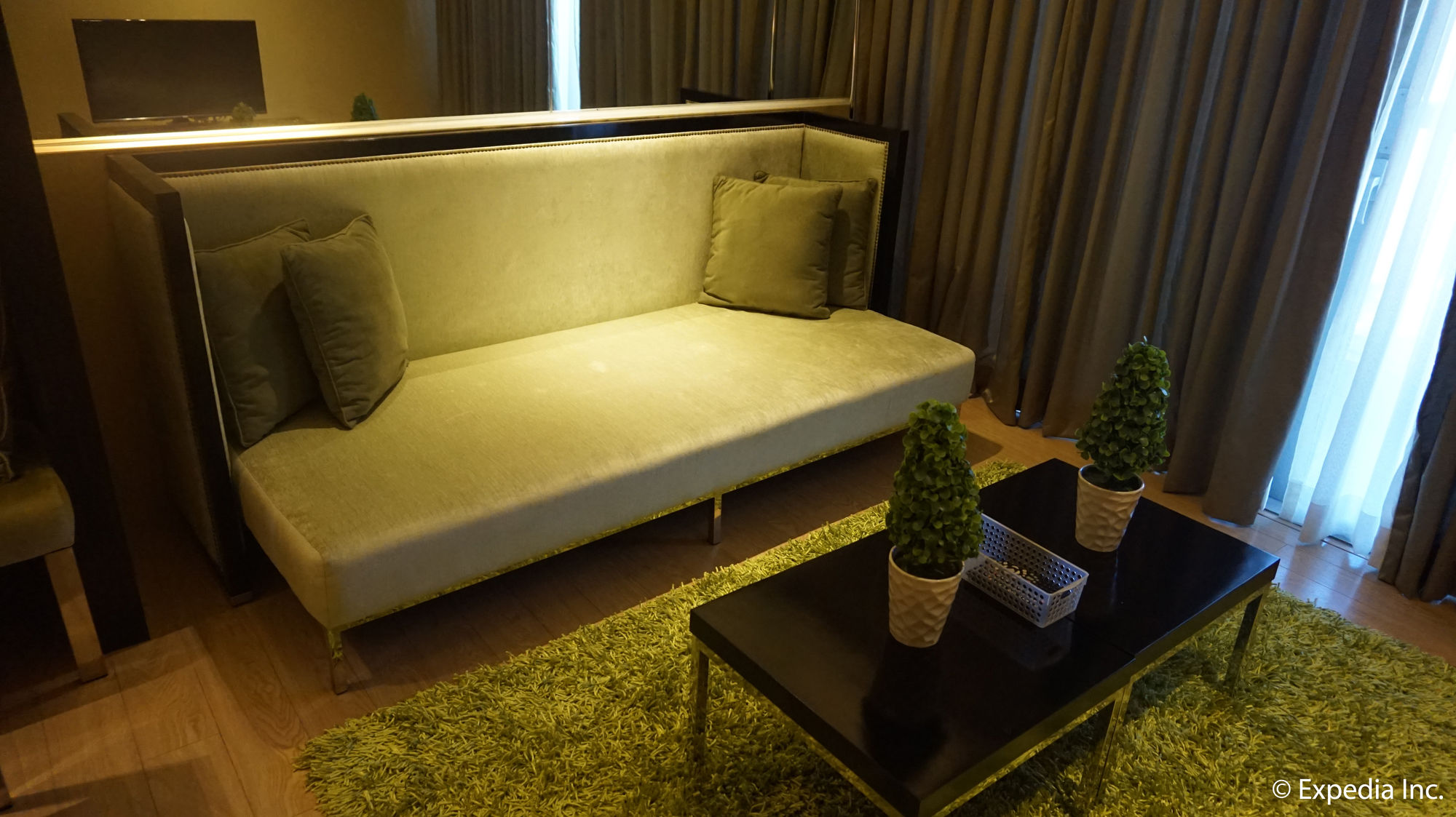 Shang Luxury Suites