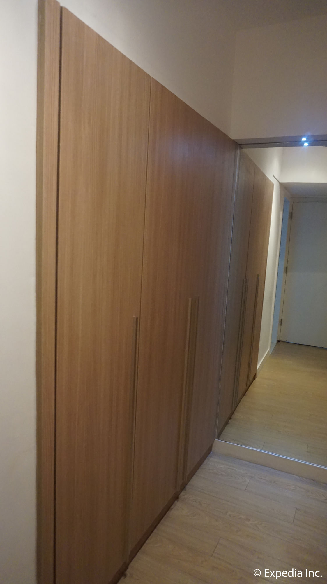 Shang Luxury Suites