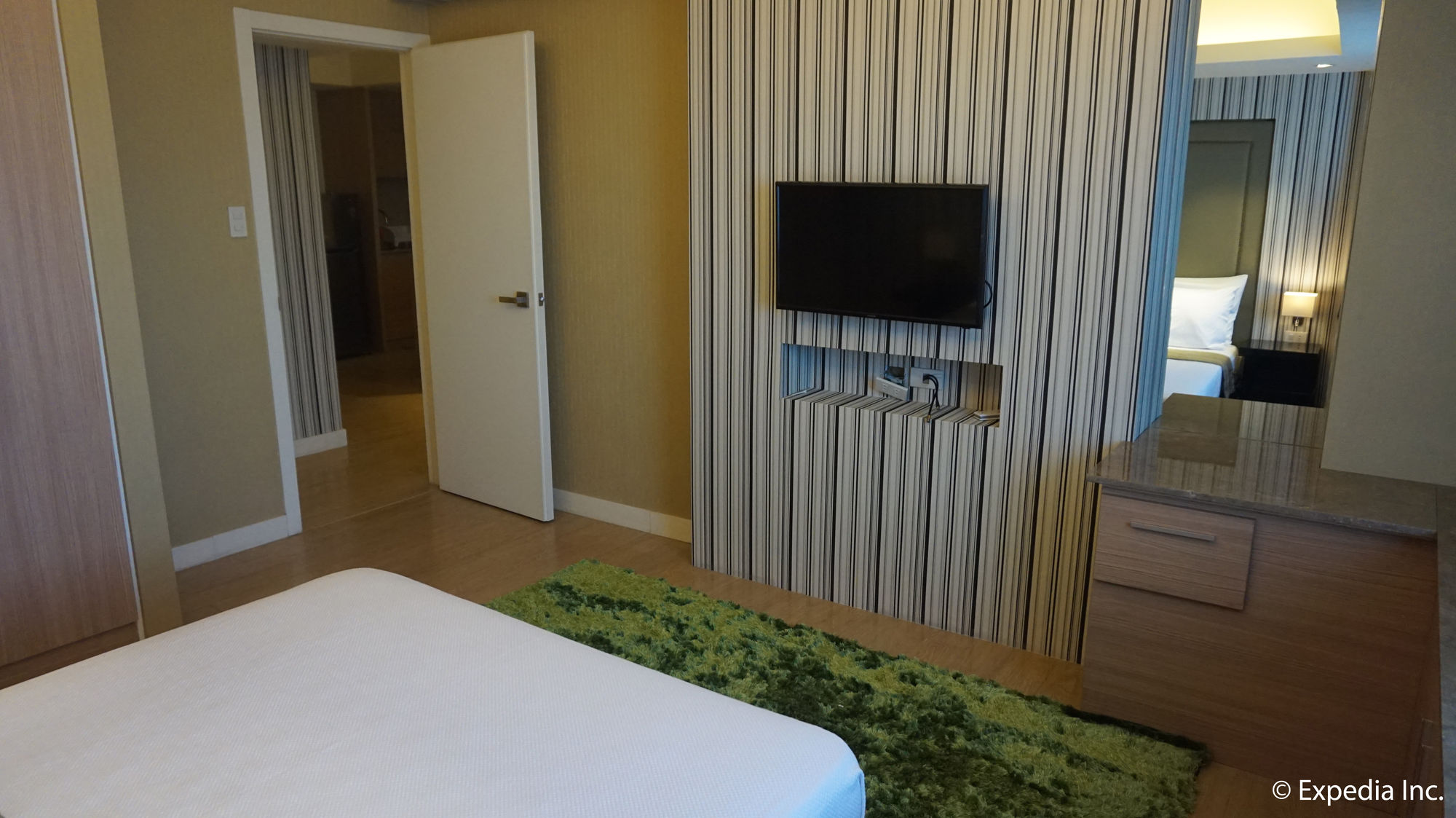Shang Luxury Suites