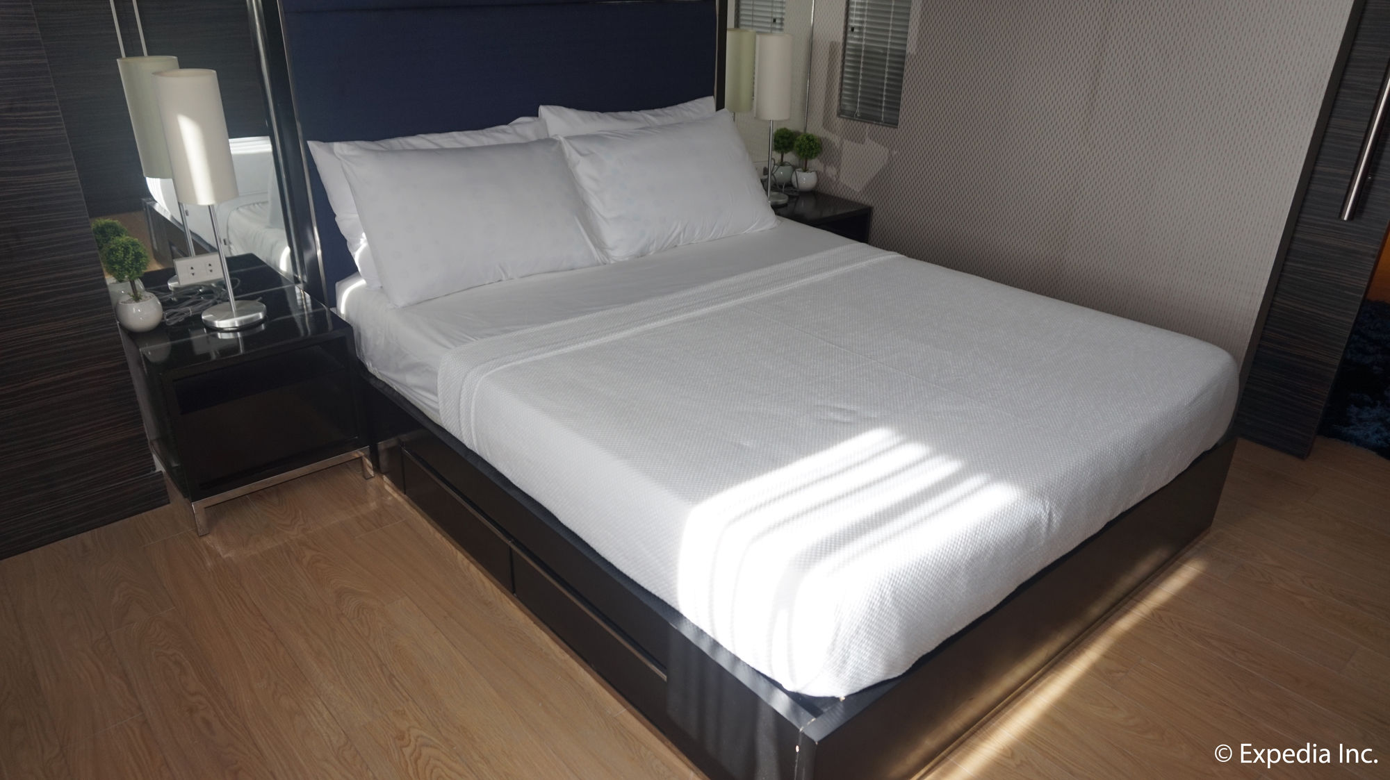 Shang Luxury Suites