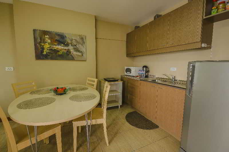 Shaw Residenza Suites