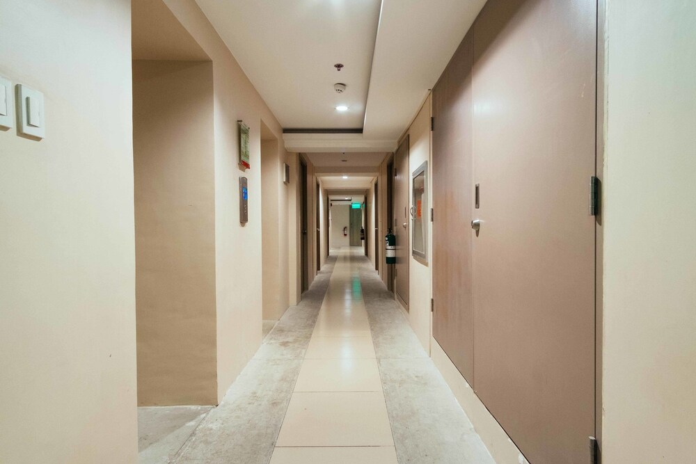 Urban Deca Tower Edsa by RedDoorz