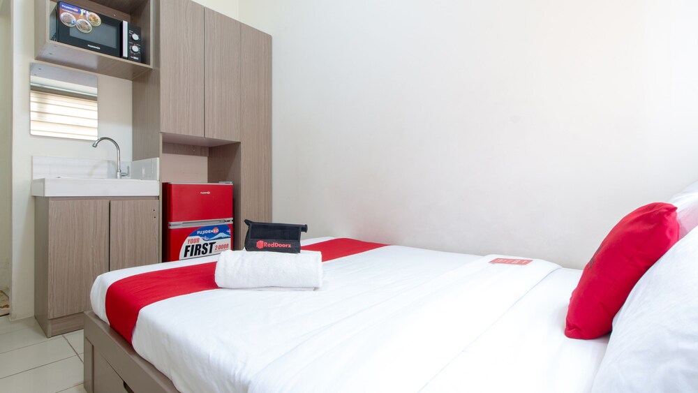 Urban Deca Tower Edsa by RedDoorz