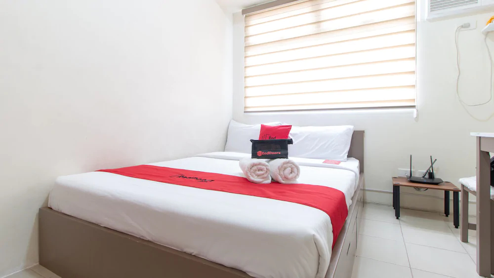 Urban Deca Tower Edsa by RedDoorz