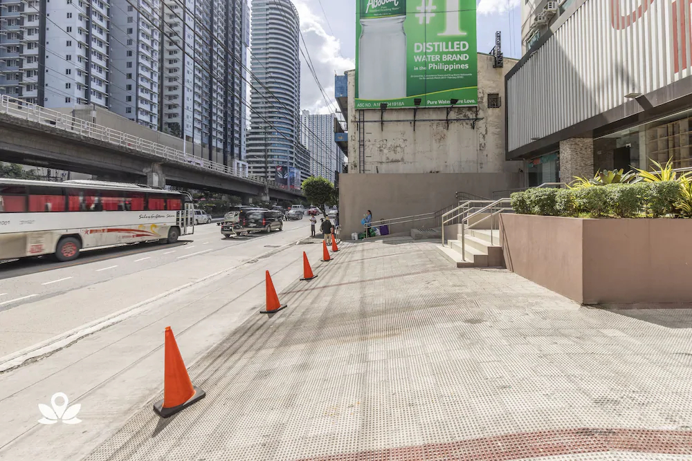 Urban Deca Tower Edsa by ZEN Rooms