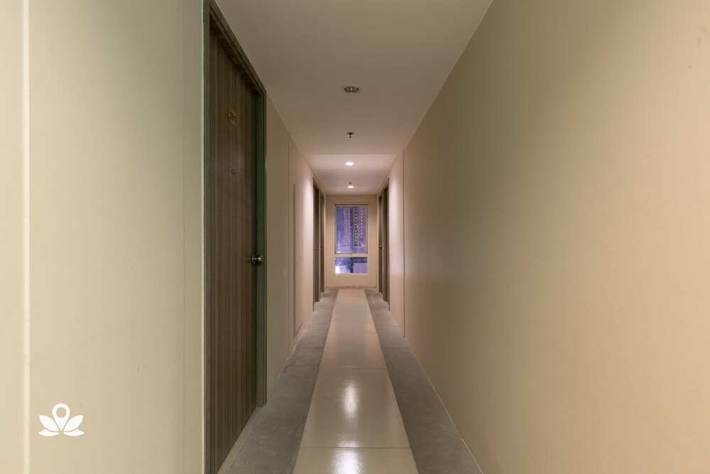 Urban Deca Tower Edsa by ZEN Rooms