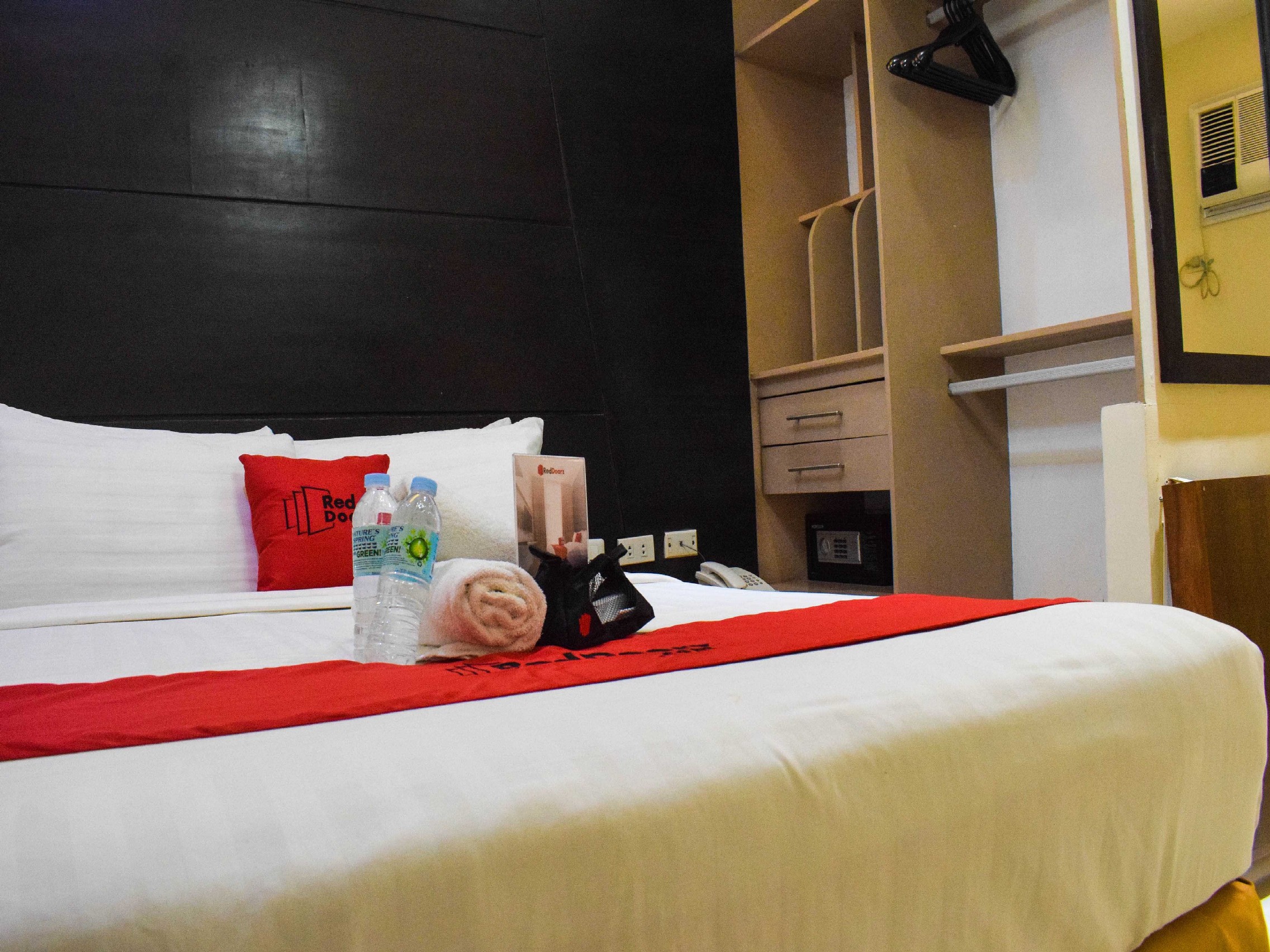 RedDoorz @ Grand Apartelle Hernan Cortes Cebu