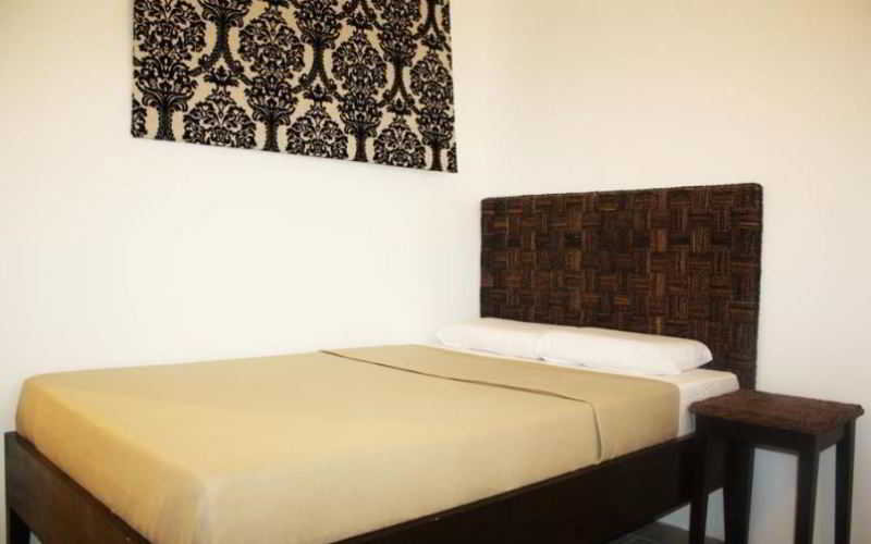 R Suites and Cafe