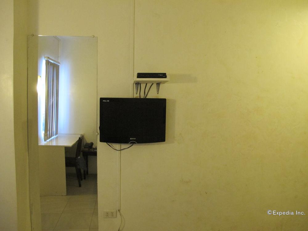 R Suites and Cafe