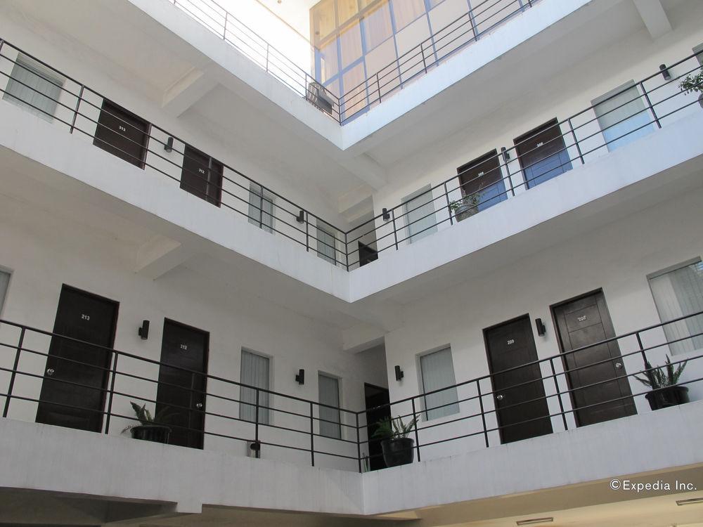 R Suites and Cafe