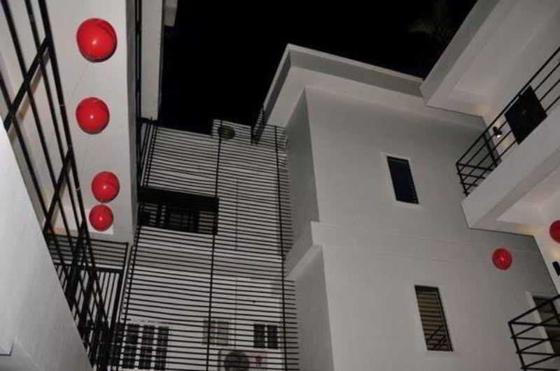 R Suites and Cafe