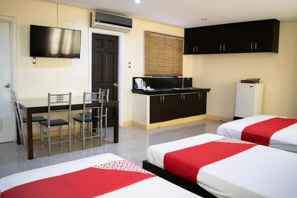 153 Executive Suites by OYO Rooms