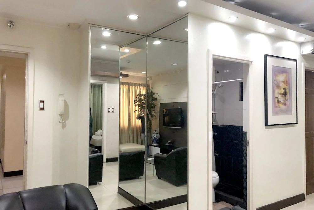 153 Executive Suites by OYO Rooms