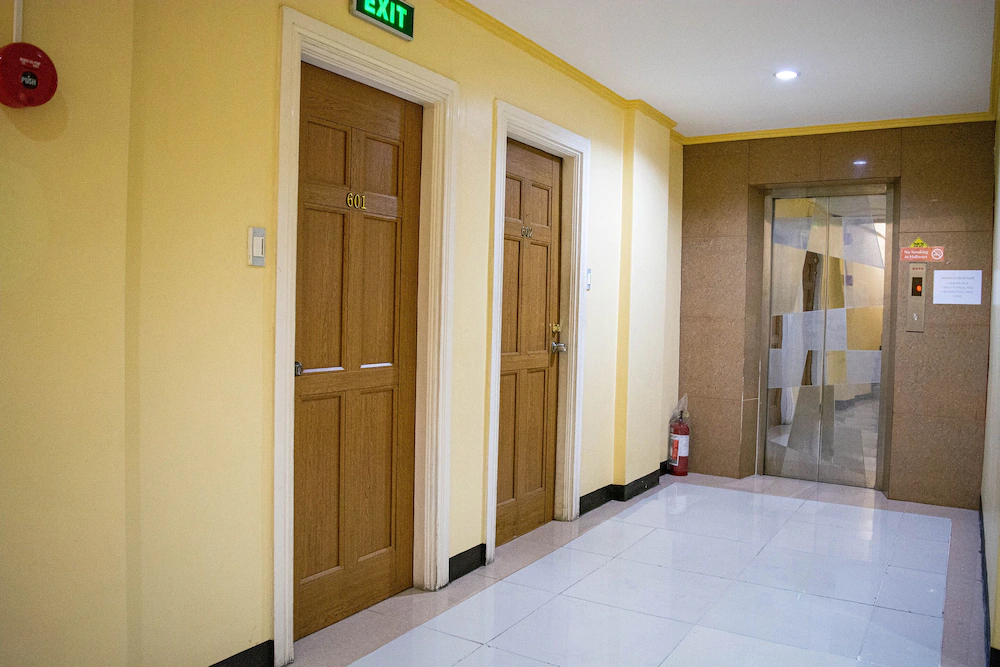153 Executive Suites by OYO Rooms