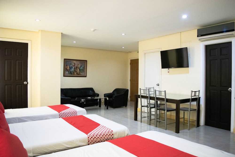 153 Executive Suites by OYO Rooms