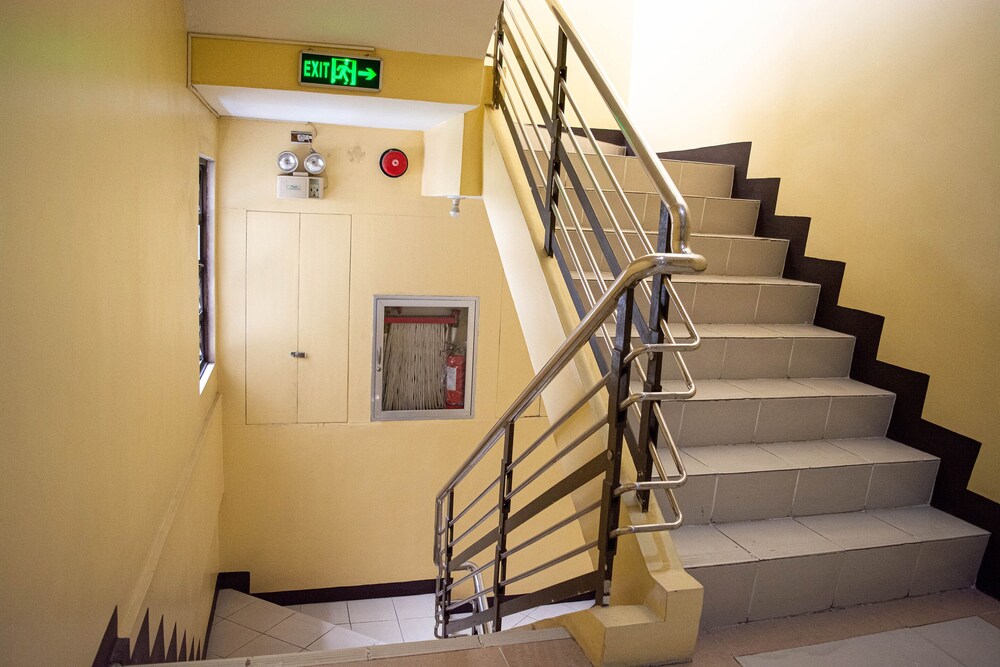 153 Executive Suites by OYO Rooms