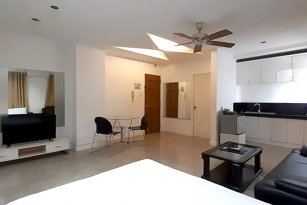 153 Executive Suites by OYO Rooms