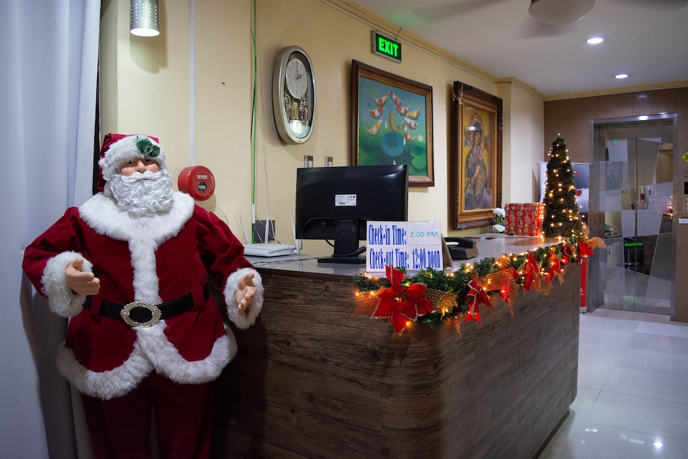 153 Executive Suites by OYO Rooms